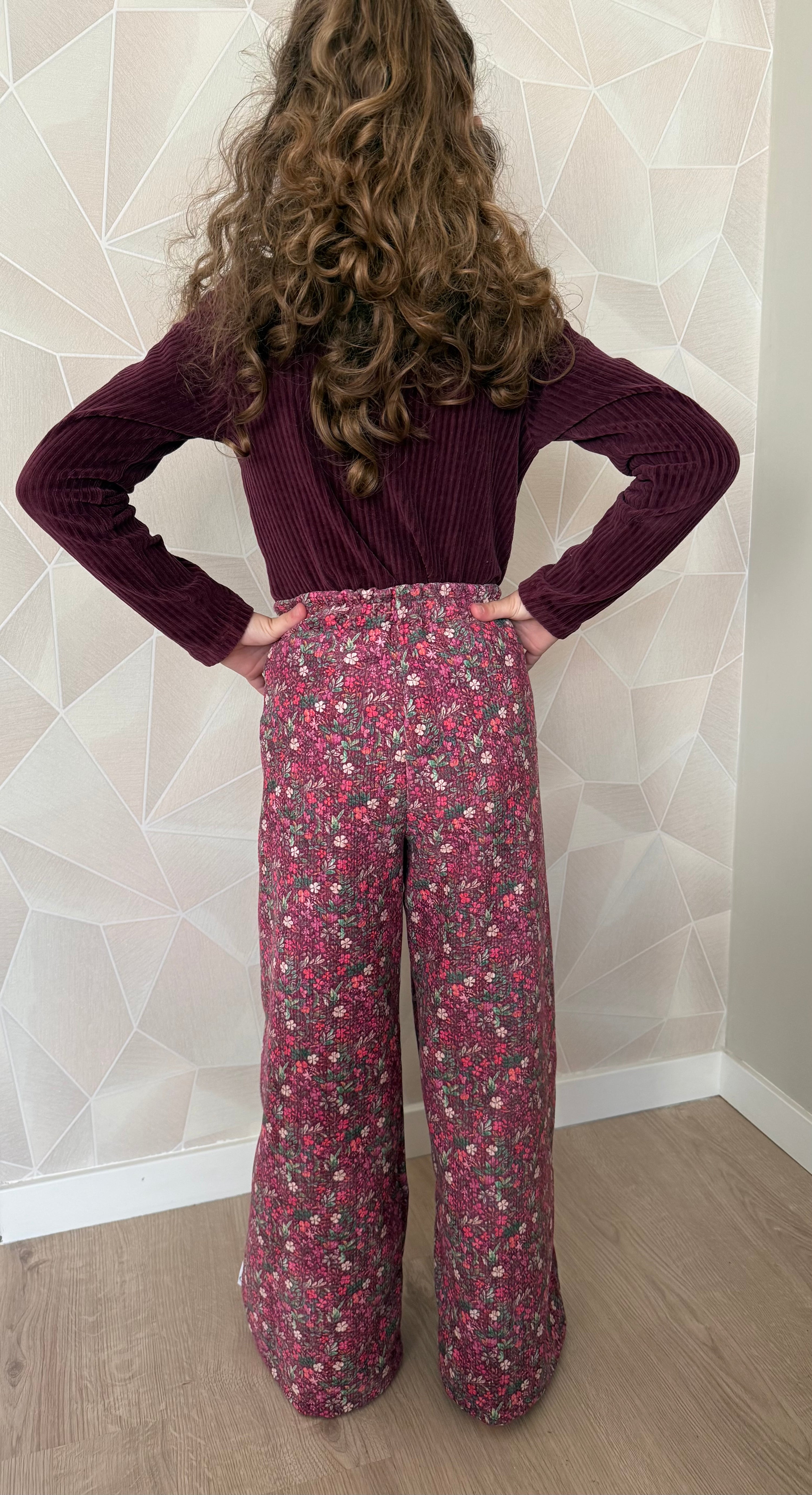 wide-leg bloemen broek achterkant model
