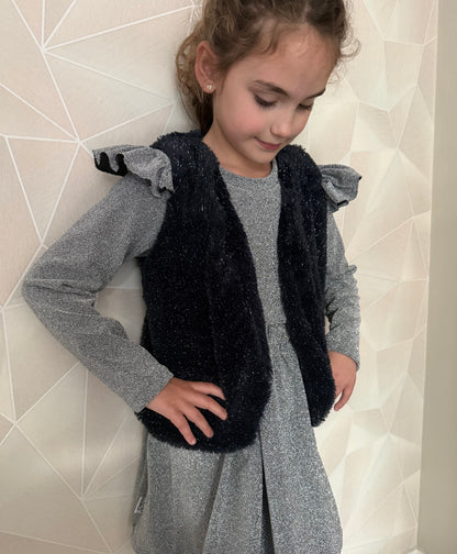 meisje draagt donkerblauw glitter gilet By Isèle