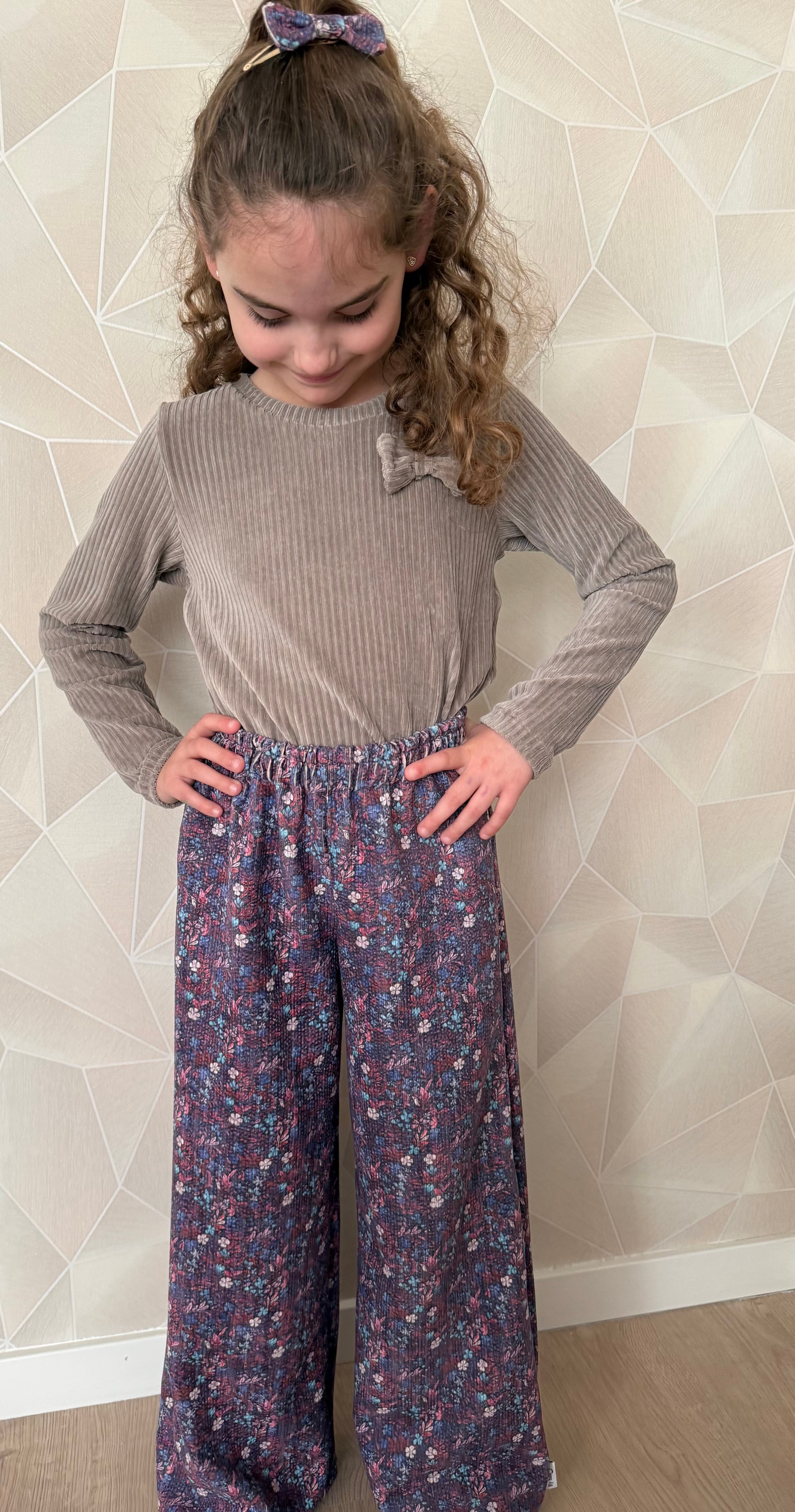 modelfoto bloemen broek paars 2