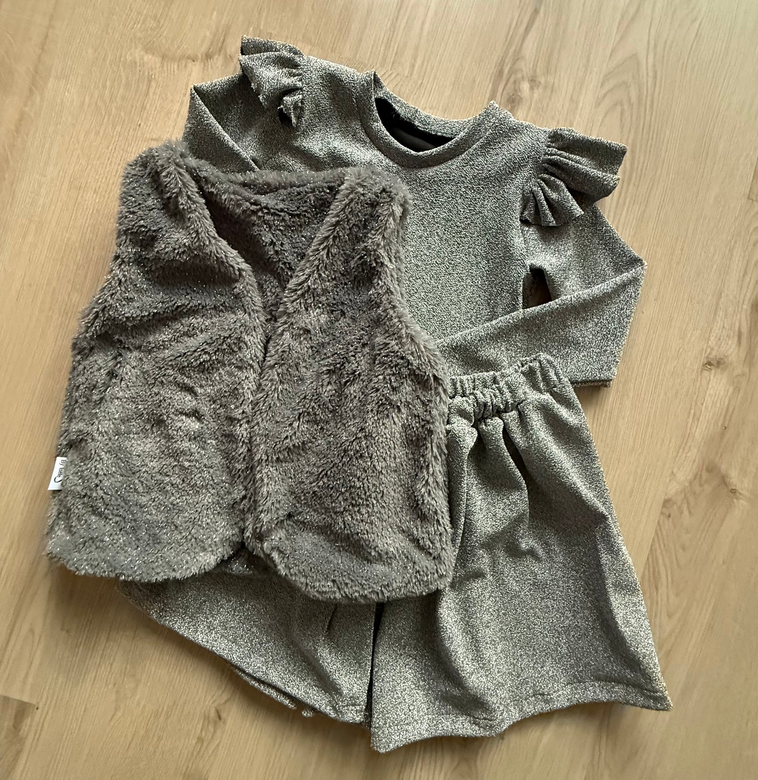 Grijs glitter gilet voor meisjes - zacht en fluffy | By Isèle