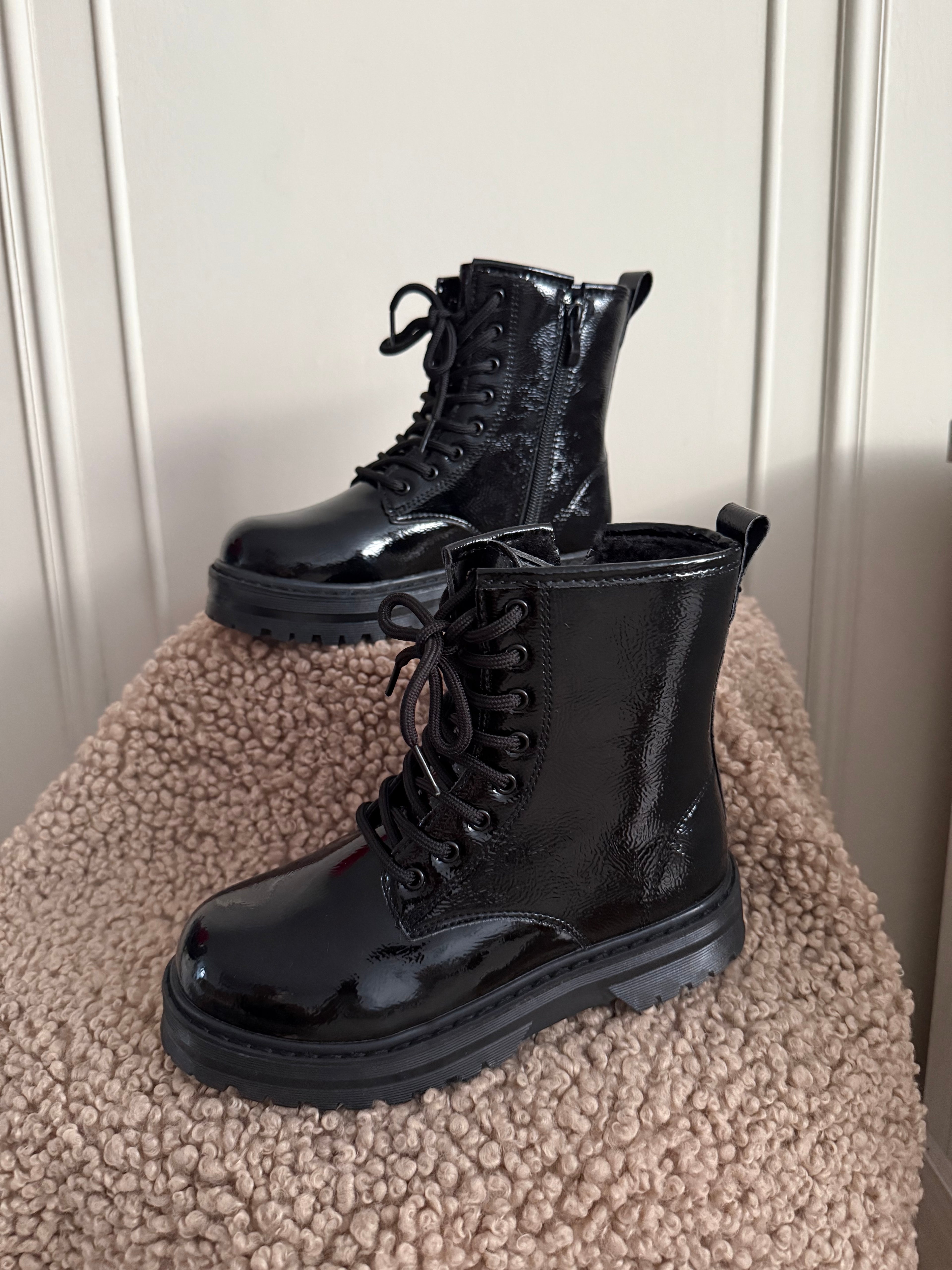 Laarsjes - Sena - By Isèle