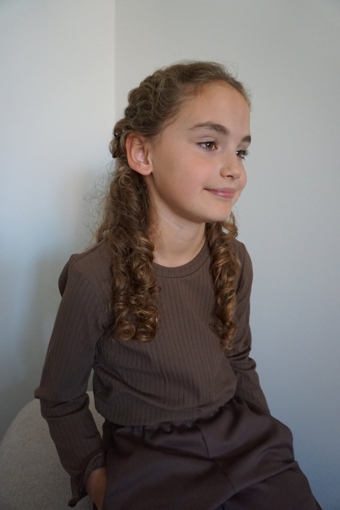 Bruin ribshirt meisjes met rolzoom