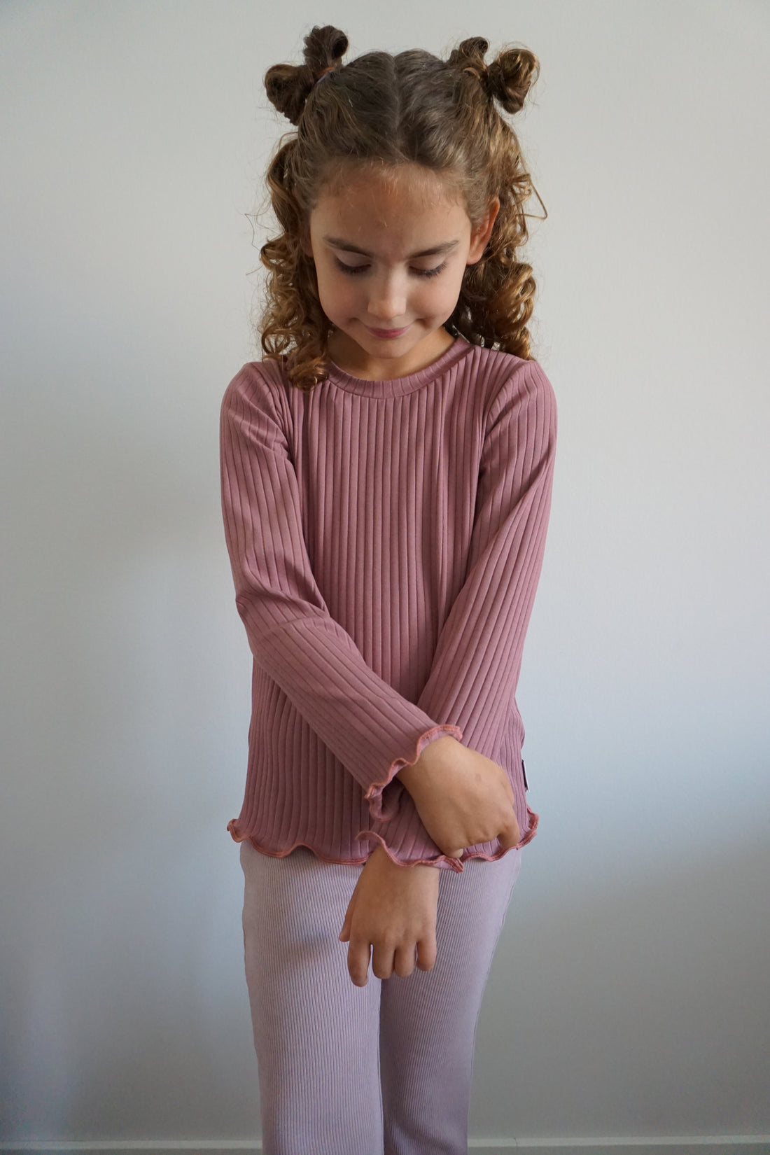 Oudroze ribshirt meisjes met rolzoom