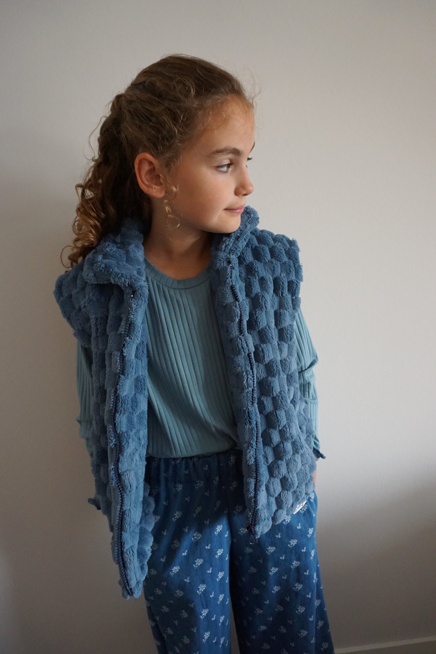 Blauwe faux fur bodywarmer meisjes met rits