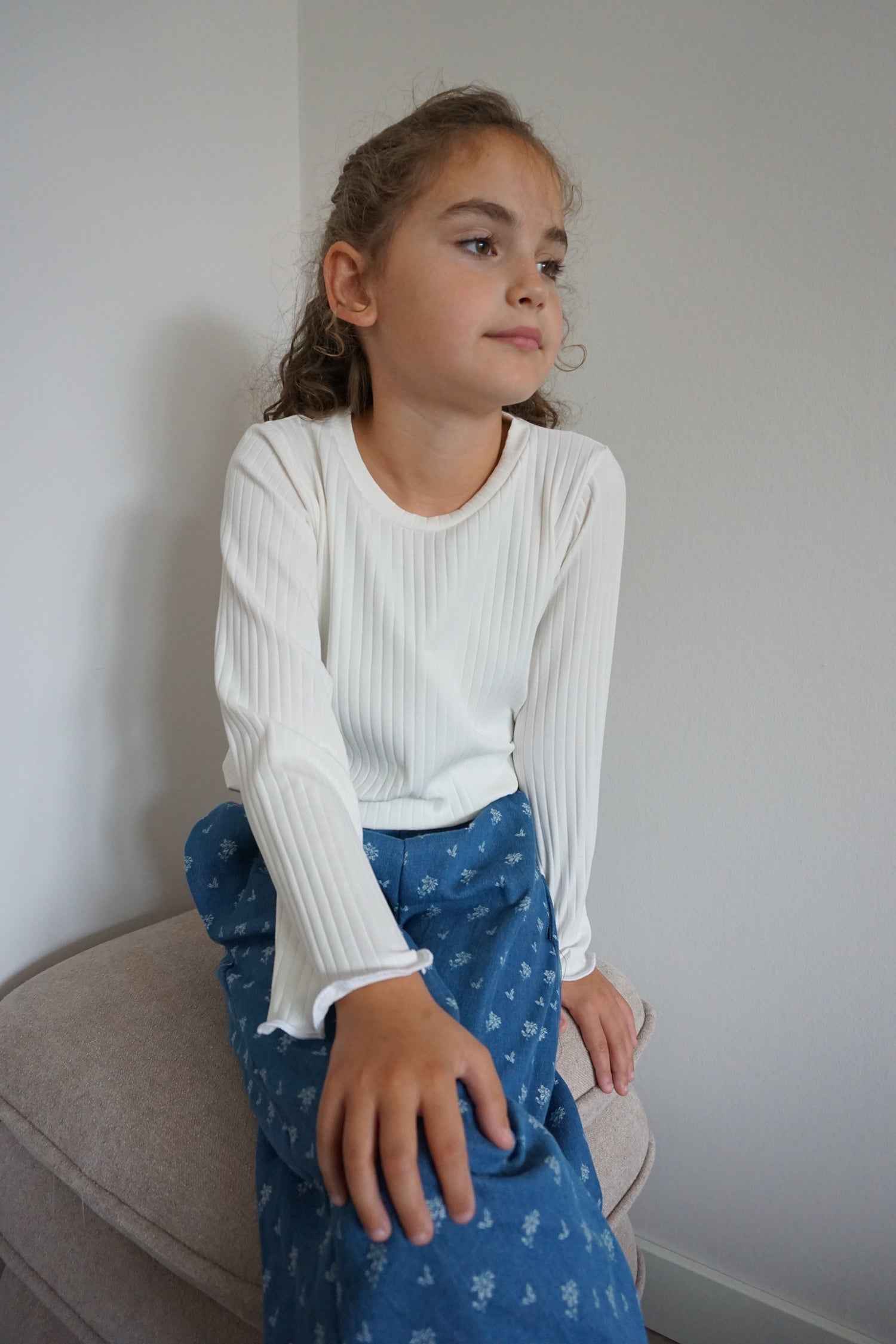 Ecru ribshirt meisjes met rolzoom