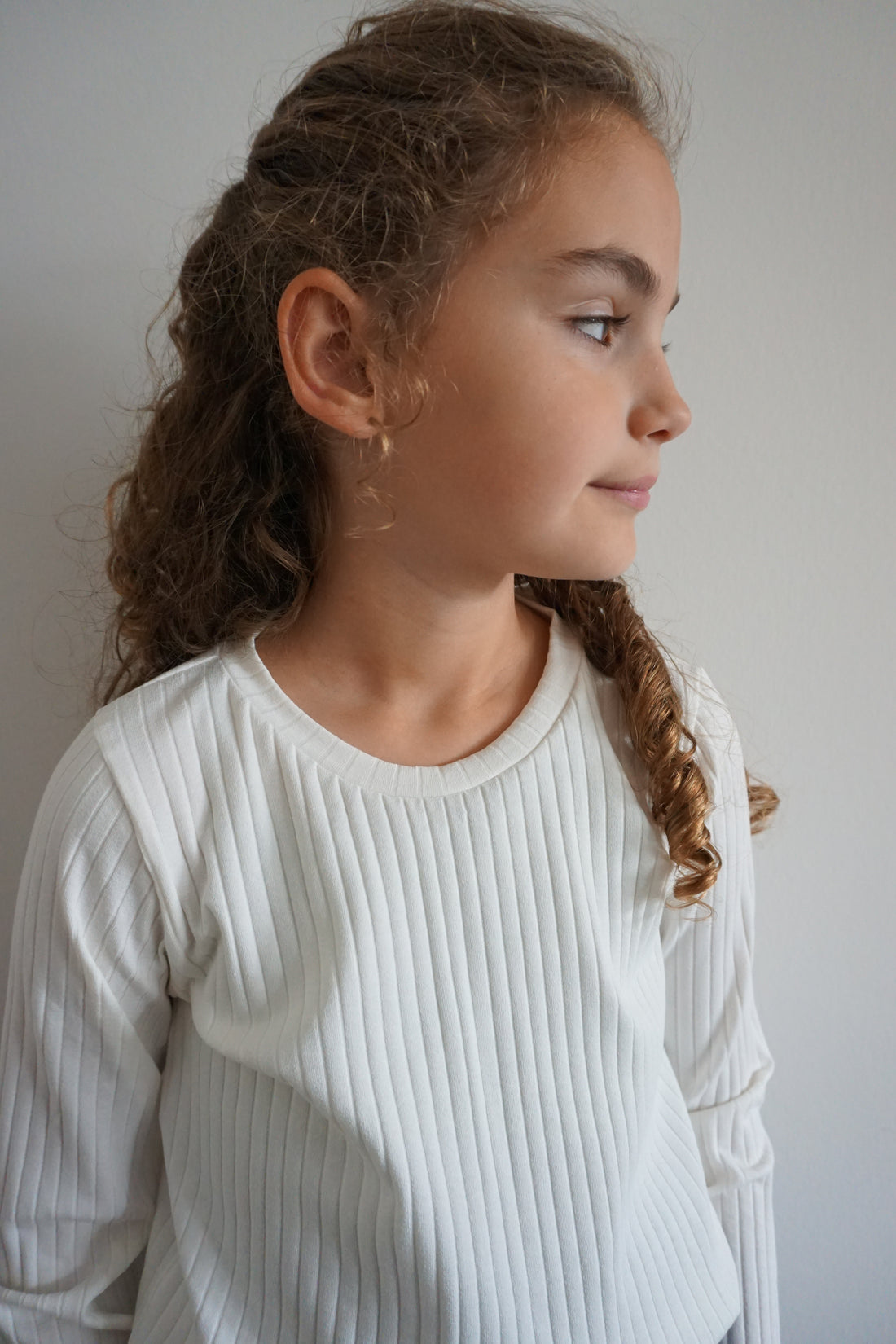 Ecru ribshirt meisjes met rolzoom