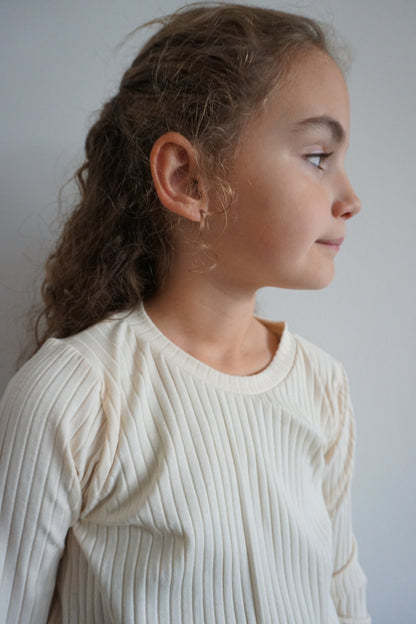 Beige ribshirt meisjes met rolzoom