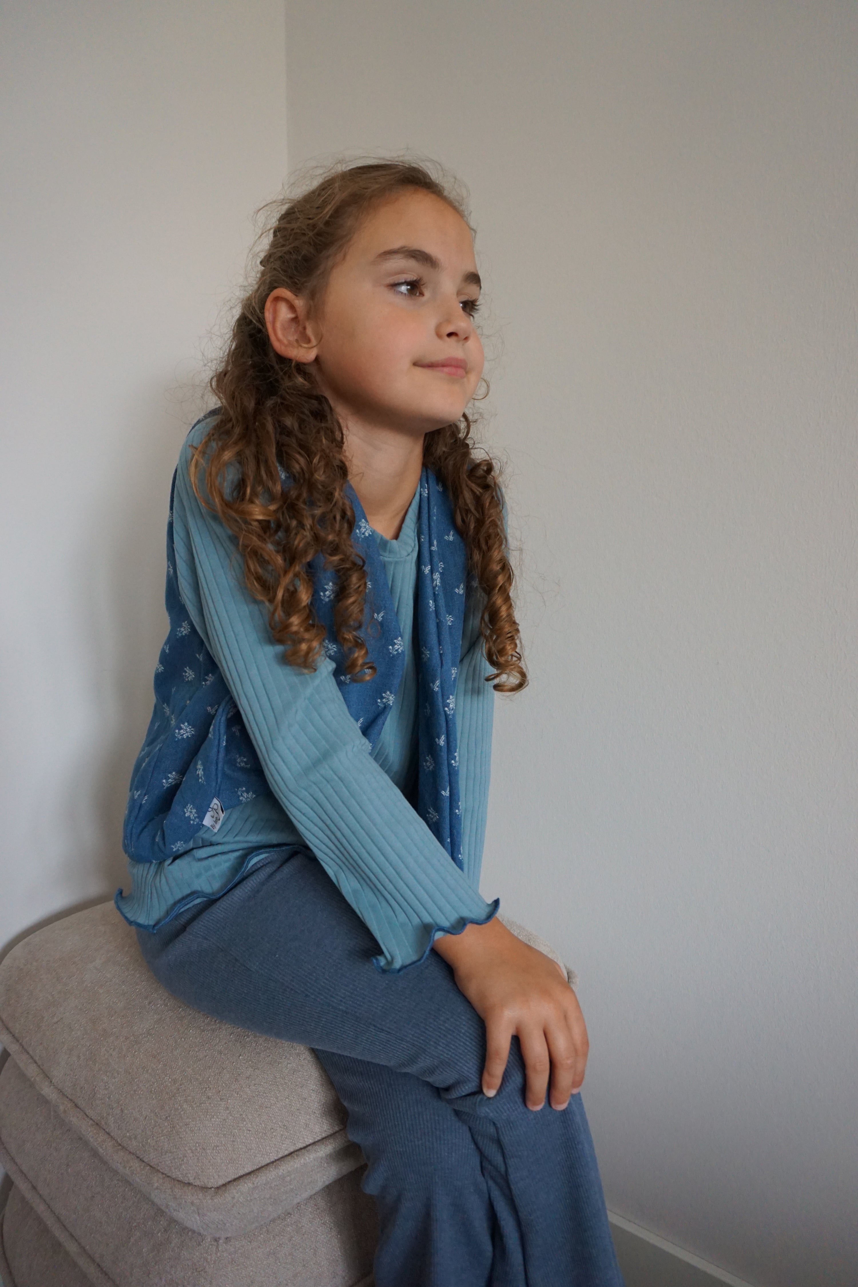 Blauwe rib flared broek meisjes met rolzoom