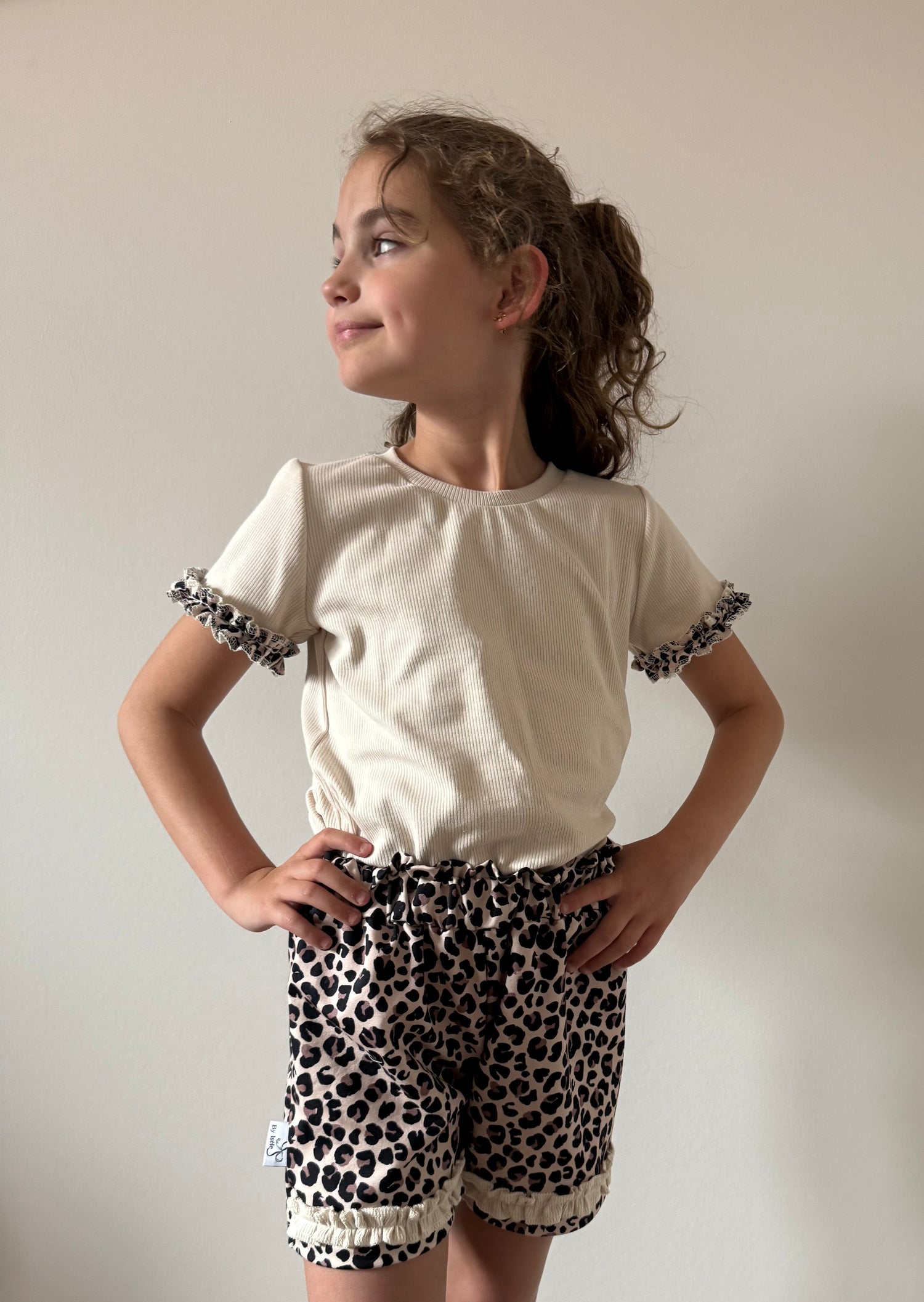 Handgemaakt meisjesshirt zand | Touch of luipaard