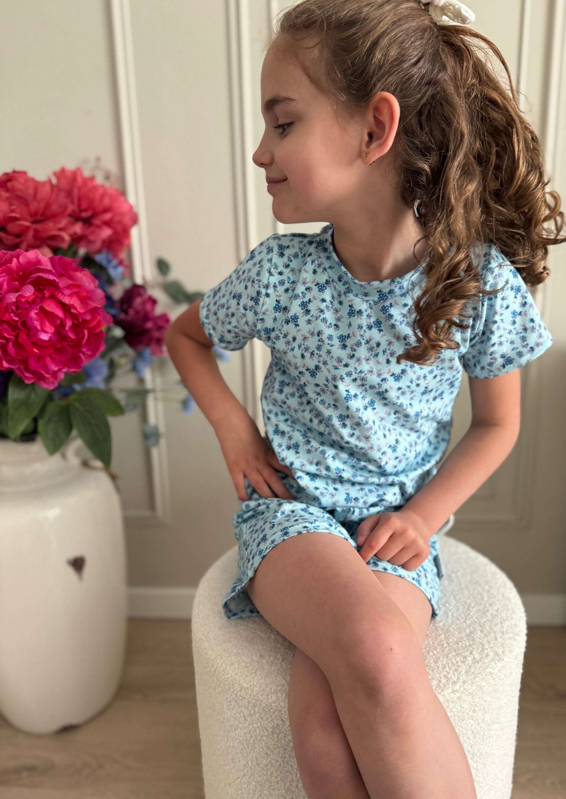 blauw setje bloemen op model